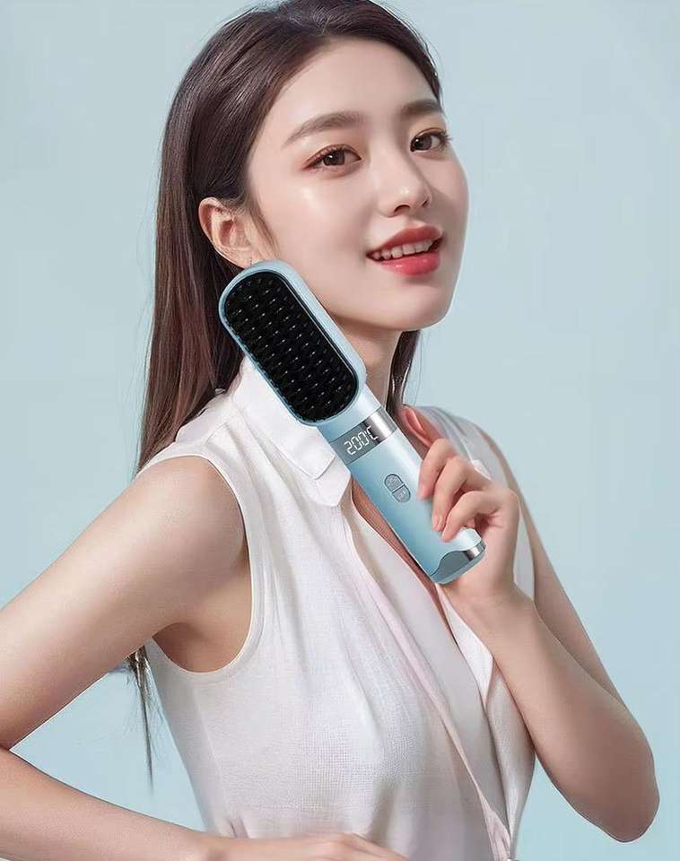Long-Handle Heated Straightening Brush